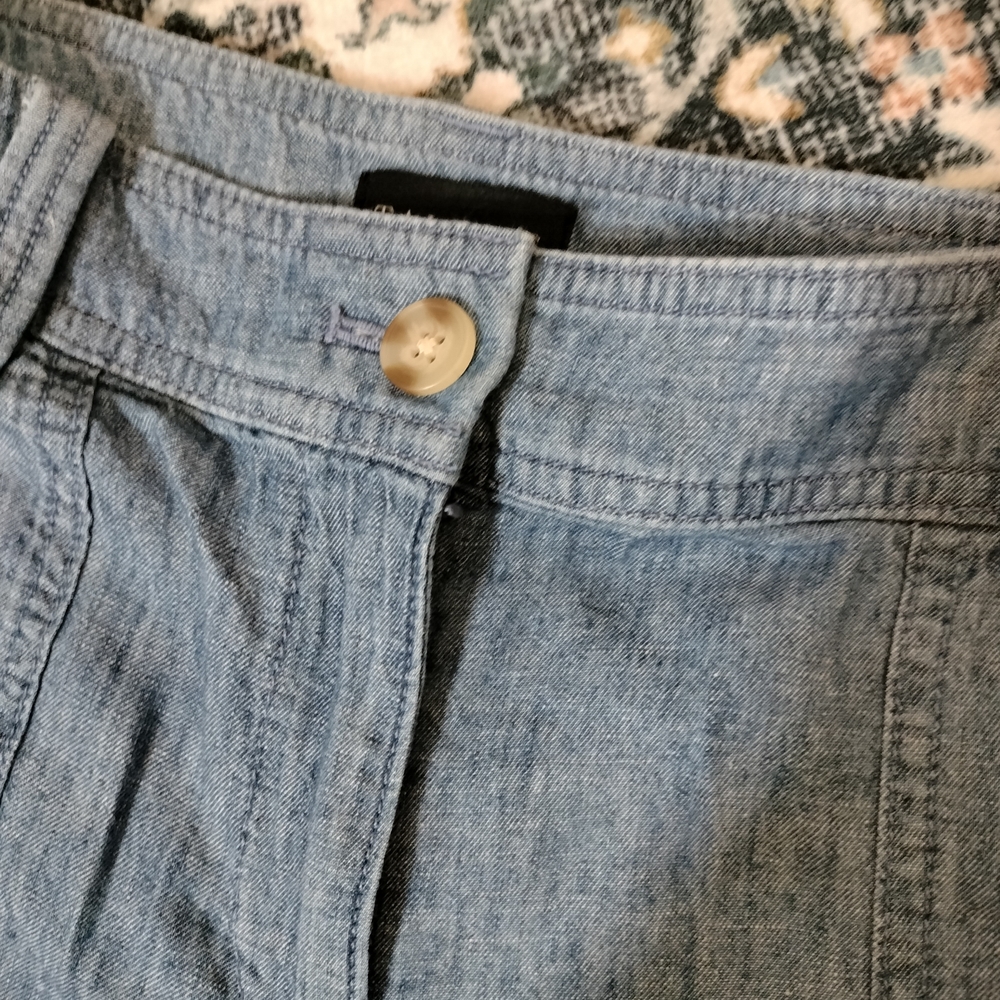 EUC! Talbots Lightweight Denim Women's Shorts w/Tab Cuff Legs. Size 2P - Picture 4 of 6